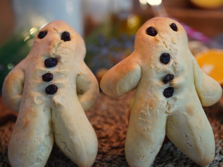 Weckmänner backen: Rezept für Brotbackstein