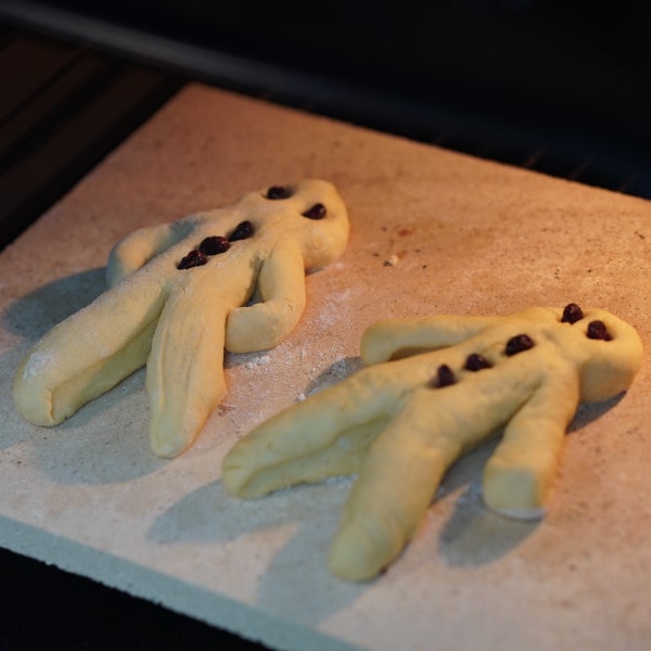 Weckmann backen im Ofen