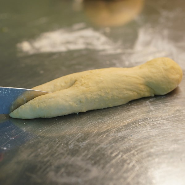 Weckmann backen: Weckmänner formen