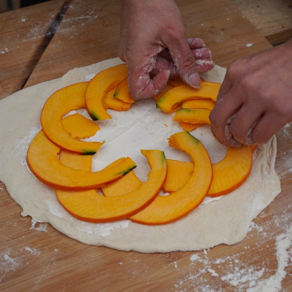 Kürbis Flammkuchen zubereiten