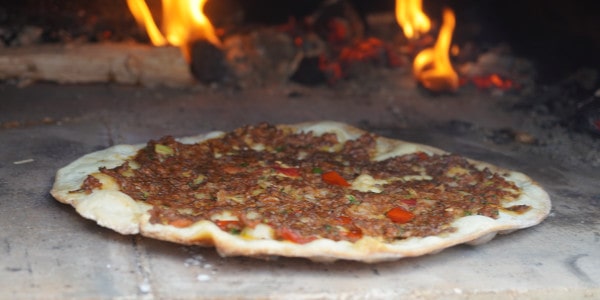 Rezept: Türkische Pizza im Pizzaofen