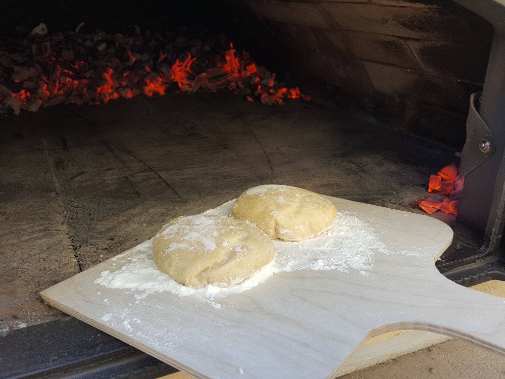 Rezept: Kartoffelbrötchen im Pizzaofen backen